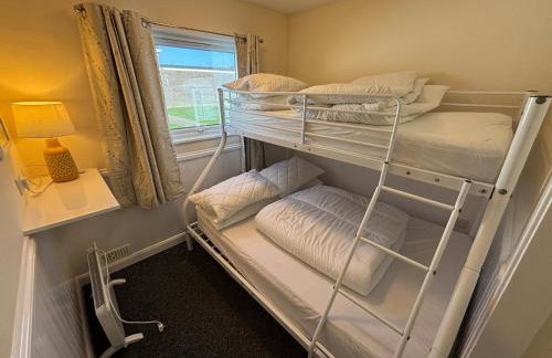 116, Two bed Chalet on California Sands Holiday Park - Sleeps 5, pet friendly, includes FREE pool passes, Free Entry to Clubhouse - plus Electric, WiFi, bed linen and towels all included - only 300m from the beach! - Photo 9