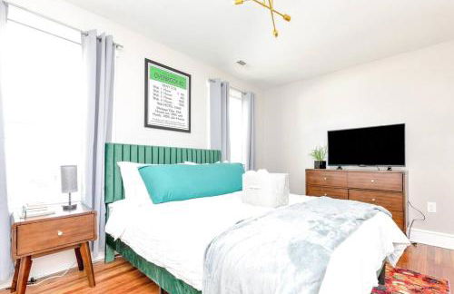 Stay, Play and Pass Go at the Monopoly Penthouse! - Foto 4