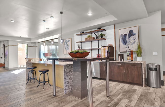 Ebony Ivory Midtown King Bed - Foto 47