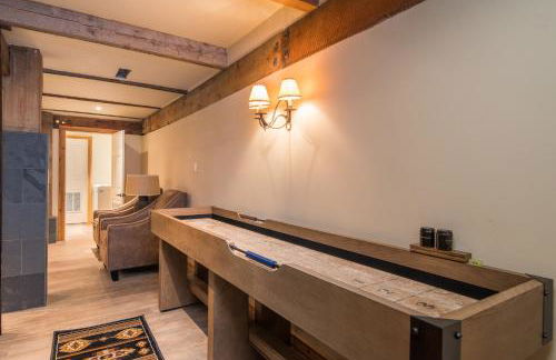 Bear Lodge with private Pool, Hottub, and Sauna! - Photo 18