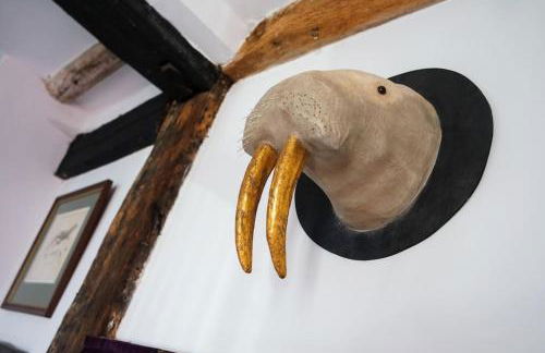 Charming Tudor riverside house - Foto 17