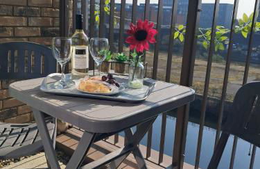 Lets Stay SA Manchester I 2Bed 2Bath l Waterfront l Private Balcony I Relaxing Retreat I Great Location - Foto 24