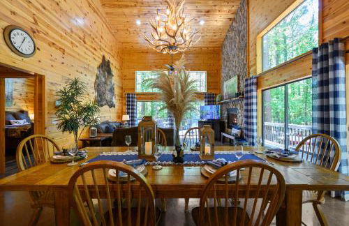 Hickory Bear - Cabin surrounded by pines, Sleeps 10, Hot Tub, Fire Pit, Arcade, Foosball Table & Deck Slide - Photo 19