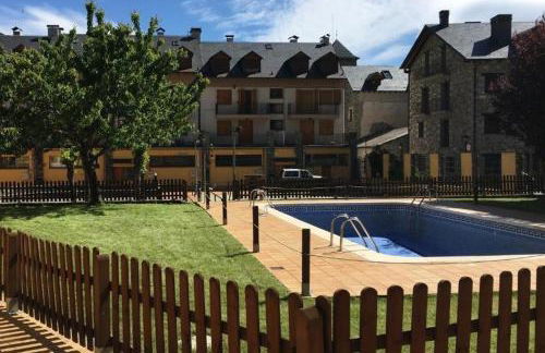 Apartamento familiar en el centro de Benasque con terraza - Photo 19