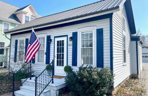 Coastal Cape Cod w/ King Bed, Game Room, & Bikes! - Foto 6