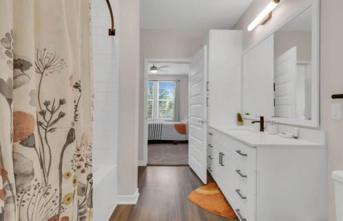 Modern 2 Bedrm Apartment with fast Wi-fi - Apartment - Foto 52