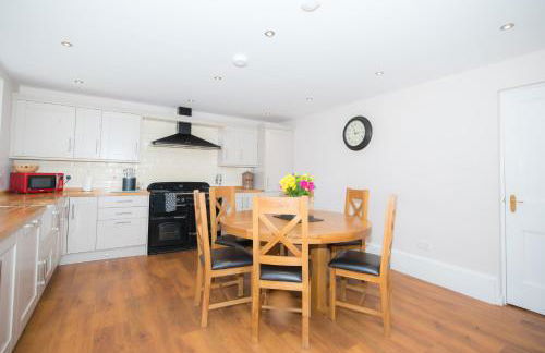 Balmeadowside Farmhouse with Hot Tub - Foto 13