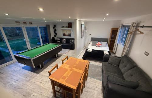 The Green Bus and the lodge - Photo 1