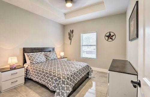 Stunning Laguna Vista Retreat with Pool and Grill - Foto 12