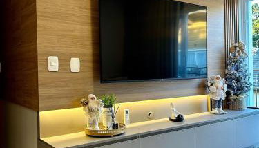 Lindíssimo apto ALTO padrão com piscina - Foto 4