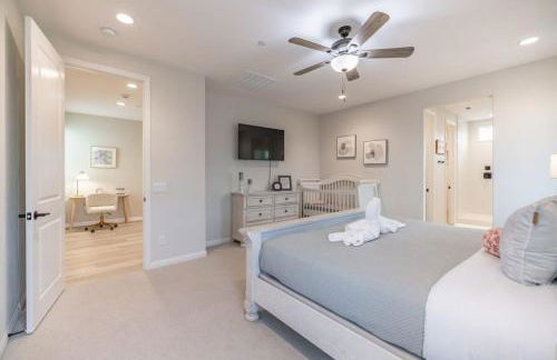 Marbella Lane - Elegant 5BR Home Rancho Mission - Photo 15