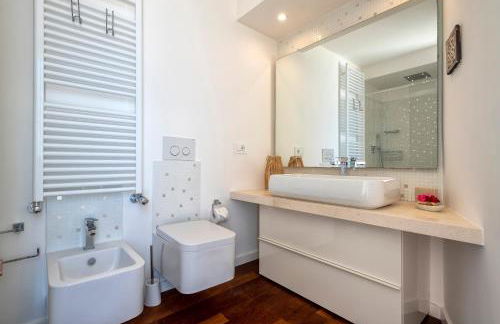 Luxury Seafront Villa with Rooftop Pool & Stunning Sea Views - Foto 26