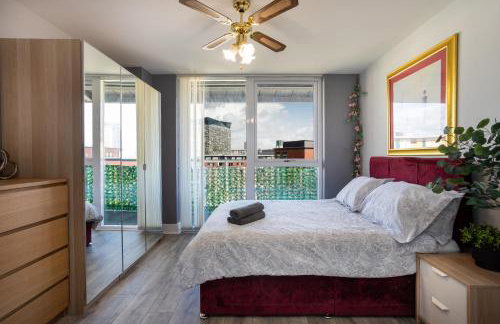 Vista Verde - Luxury City Penthouse 2BR - Sleeps up to 6 - Parking - Photo 3