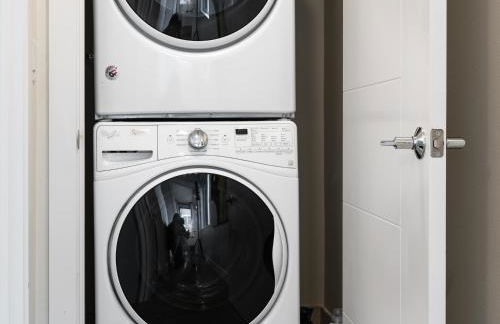 Lux Townhome With Parking and Rooftop Putting Green - Foto 12