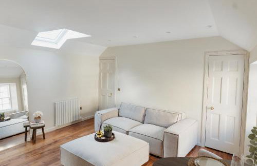 Charming Central Mews Home with Secure Parking - Foto 4