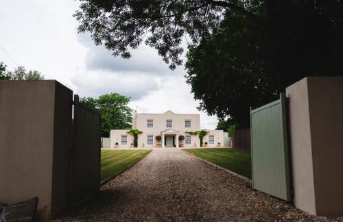 Large Country House with Hot Tub, Pool Table, and Log Burner - Photo 38