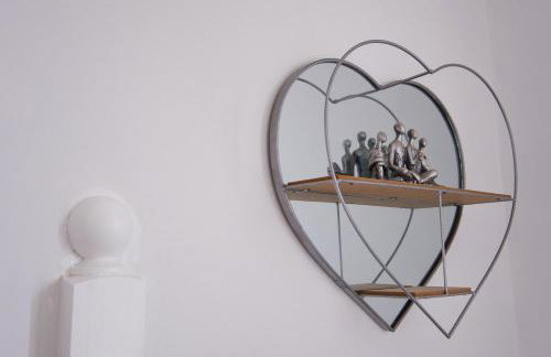 Westhoughton 3 Bedroom House - Free Parking - Photo 7