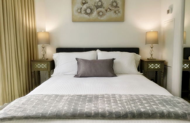 TO Stays - York and Lakeshore - Foto 11