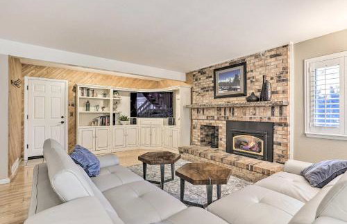 Near Shops & Eats! Centennial Home w/ Sunroom - Foto 3