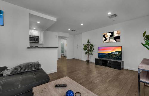 Chic Large 1-Bedroom in Hollywood 10 Min Away From Downtown LA - Foto 7