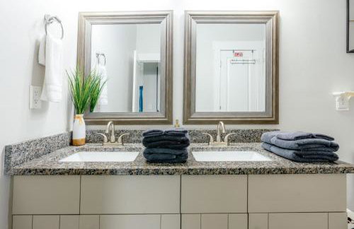 Renovated, Pet friendly, Yard, 2 Miles to Downtown - Photo 13