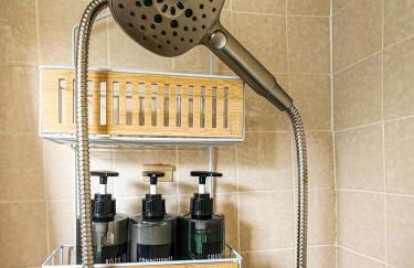 Relaxing Cozy Back House with Backyard - Foto 50