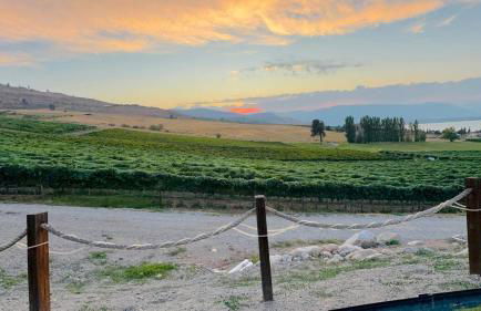 Lakeside luxury with hot tub and pool - Foto 49