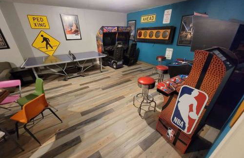 Amazing House with Pool, Arcade, Hot Tub and More - Accomodates 16 guests - Photo 39