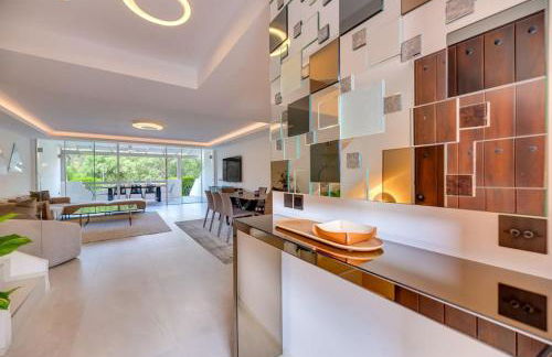 Luxury 5-Bedroom Townhouse in Puente Romano - Foto 43