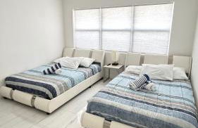 Luxury Pool Retreat Sleep 17 Near Beach - Foto 3