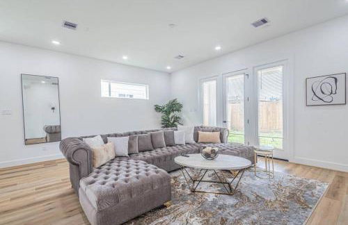 Luxury Home Near Houston Downtown & Medical Center - Photo 21