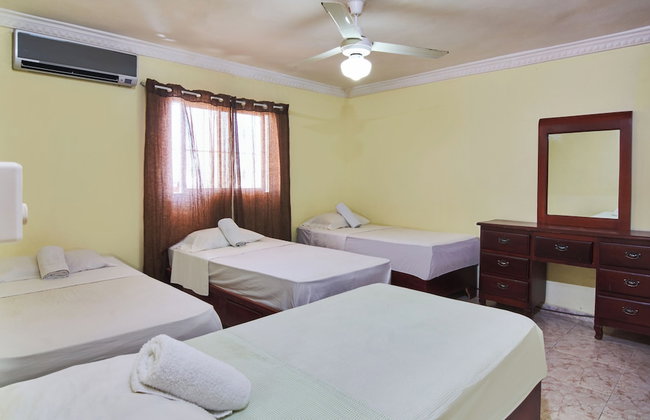 Spacious 2-bedroom Apartment With Private Terrace Near SDQ Airport Fast Wi-f - Foto 1