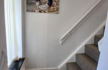 PREISTLEY HOUSE- CONTRACTORS ACCOMMODATION Entire 4 Bedroom House with free parking and up to 8 sleep- NO PARTIES ALLOWED - Foto 7