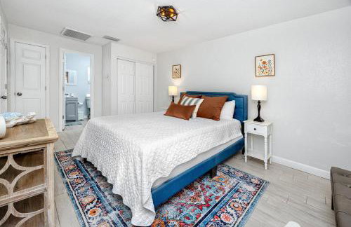 NEW Steps to Downtown - 7 Mins to Beach & Free Parking - Foto 22