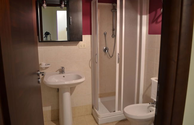 Furnished Studio Flat in Residence - Photo 3