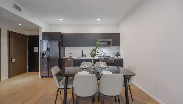 Bayside Charm Captivating Apartment - Foto 5, Servicio de comidas en la habitación