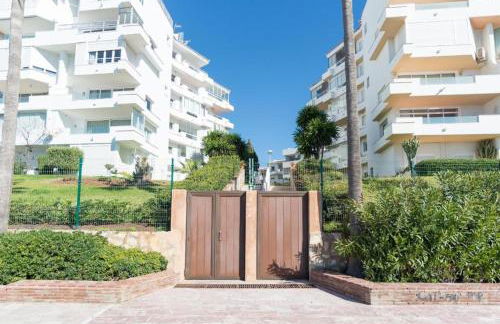 SEA VIEW & BEACH ACCESS - Center - Parking - Photo 36