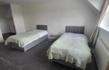 Modern 3-Bed House in Rotherham, WiFi, Garden & Free Parking - Foto 4