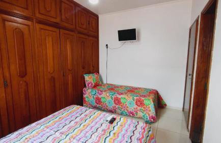 CASA - 3 quartos com ar - garagem para 3 carros - Foto 24