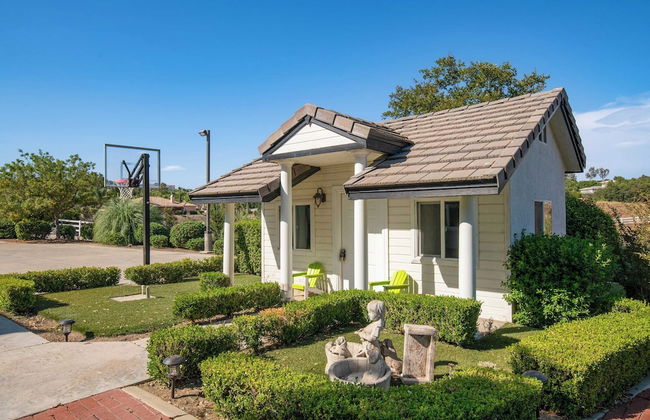 Grand Contento by Avantstay Extraordinary Estate w/ Pool & Movie Room - Photo 34