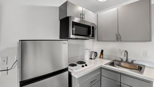 Bright modern studio featuring full kitchenette - Foto 3