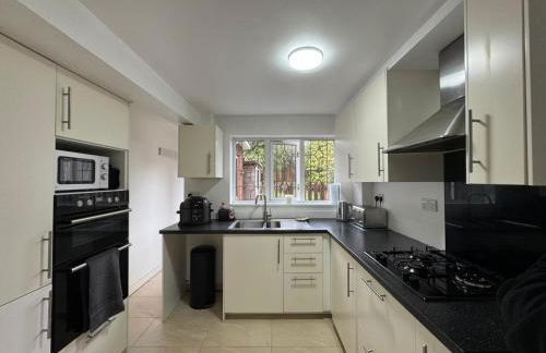 Modern 3-Bed Home Near Birmingham City Centre - Foto 10