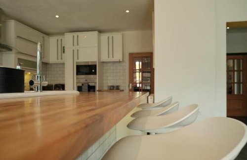 Modern Spacious House - Sleeps 16, Free Parking, Sun Terrace - Foto 39