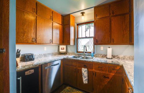 Fire Pits, Views and Yard Luxe Mt Horeb Getaway! - Foto 13