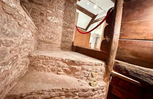 16th Century Farm House,6 Beds,5 BATHROOMS,SLEEPS 15,BBQ,HOT TUB,CINEMA ROOM WITH SURROUND SOUND,With Cymru Holidays - Foto 45