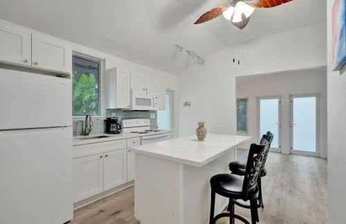 Tropical Oasis 2BR w Pool - Foto 5