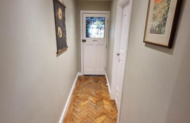 Cute Cottage in Egham Heathrow- 7 Guests 3 bedrooms - Foto 28