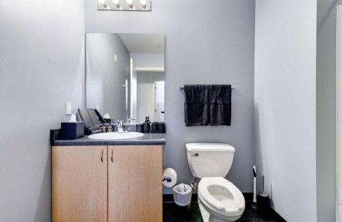 West Loop - City Views With In & Out Parking 2 - Photo 70