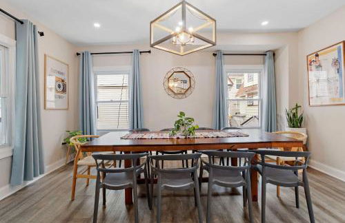 Beautifully Renovated 6BR 2BA 2 Blocks to Beach - Foto 3