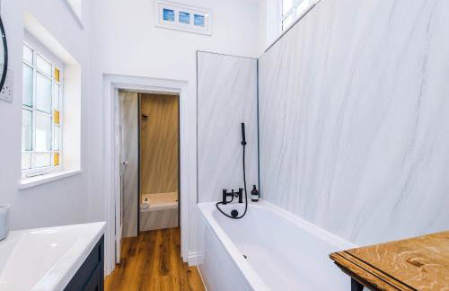 Cozy 3-Bed Home by 53 Degrees Property, Perfect for Business & Groups! - Foto 34
